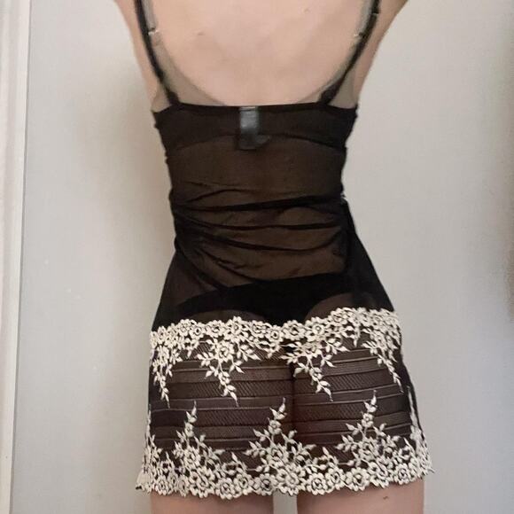 Wacoal Embrace Lace Babydoll in Black and White - Picture 4 of 6